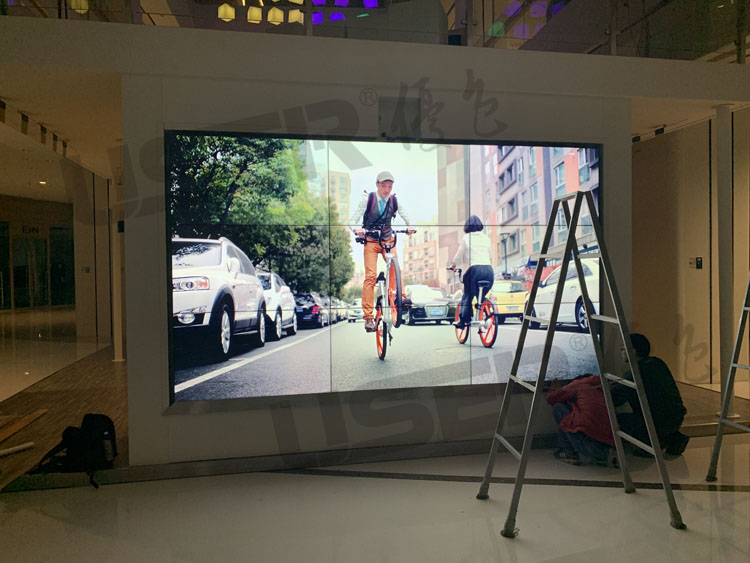 如何解決液晶拼接屏兩邊出現黑色調不好的辦法？