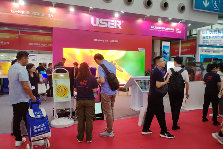 拼接屏延遲低，屏幕流暢性對比！